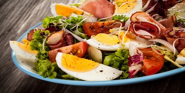 Boiled eggs with smoked ham and vegetables